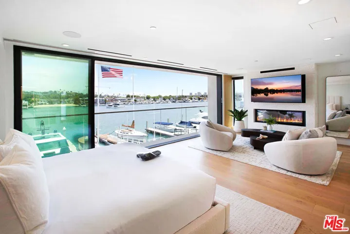 642 Via Lido Nord, Newport Beach, California 92663