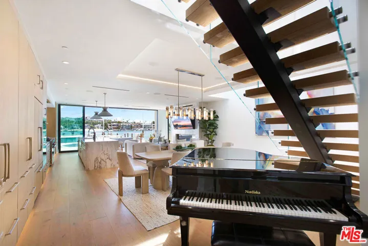 642 Via Lido Nord, Newport Beach, California 92663