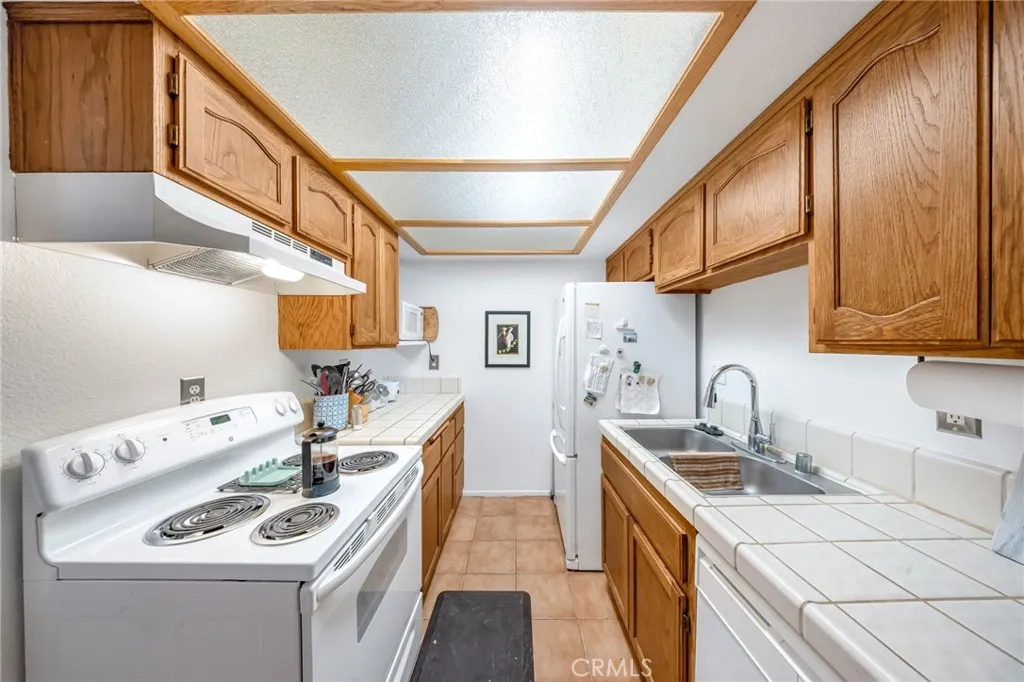 19233 Elm, Apple Valley, California 92308 — photo 5