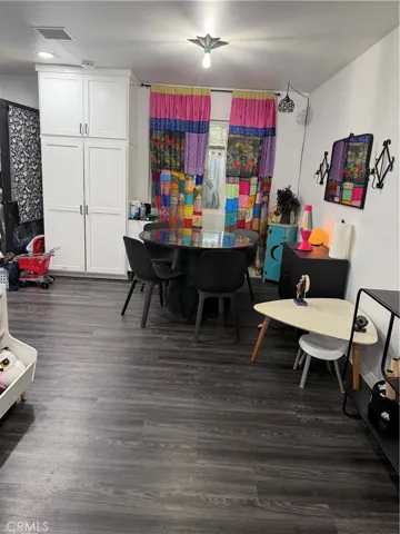DINING AREA REAR UNIT 4471 TUTTLE