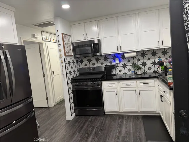 KITCHEN AREA REAR UNIT 4471 TUTTLE