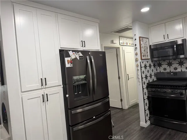 KITCHEN AREA REAR UNIT 4471 TUTTLE