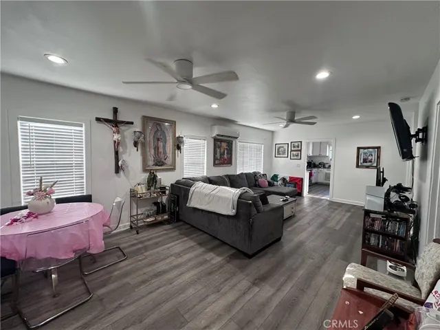 LIVING AND DINING AREA FRONT UNIT 4469 TUTTLE
