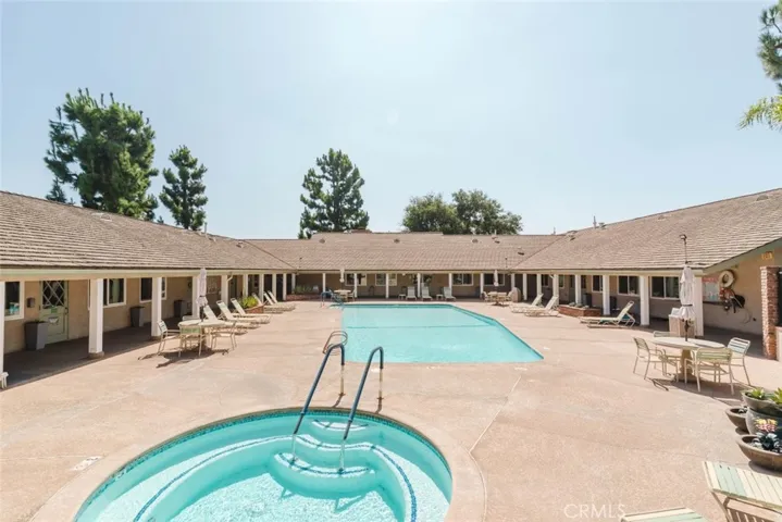 Pool & hot tub