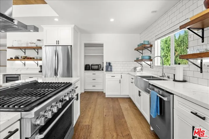6212 Tunney Avenue, Tarzana, California 91335