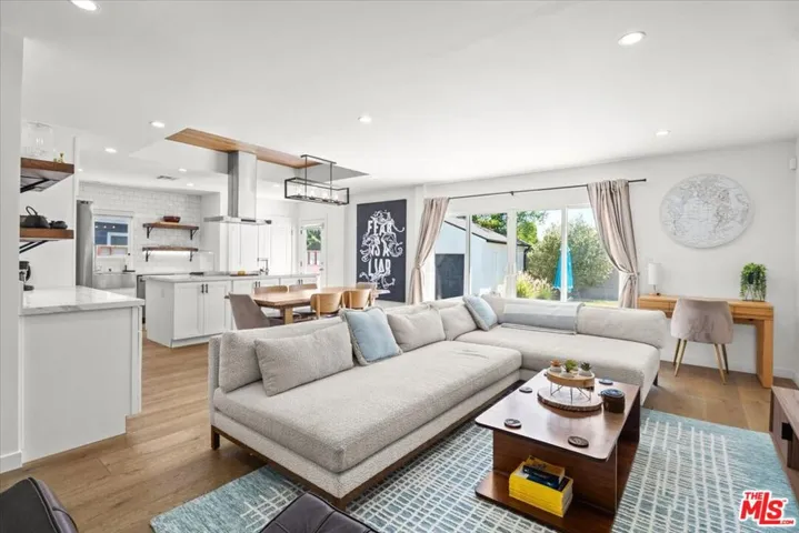 6212 Tunney Avenue, Tarzana, California 91335