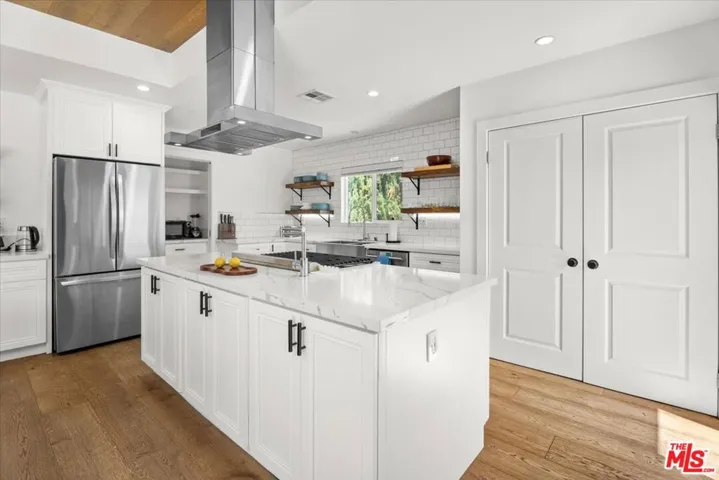 6212 Tunney Avenue, Tarzana, California 91335
