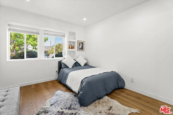 6212 Tunney Avenue, Tarzana, California 91335