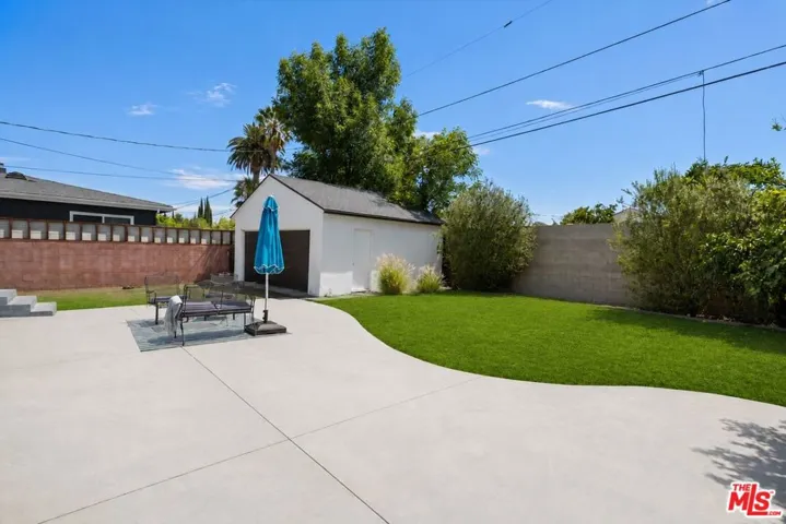 6212 Tunney Avenue, Tarzana, California 91335