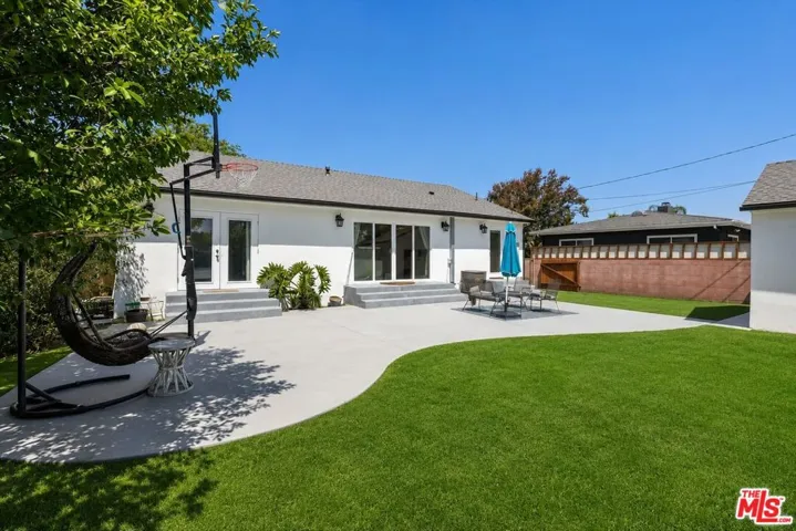 6212 Tunney Avenue, Tarzana, California 91335