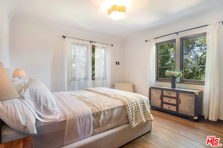 3475 N Knoll Drive, Los Angeles, California 90068