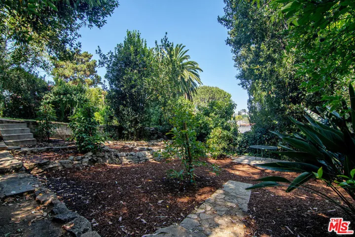3475 N Knoll Drive, Los Angeles, California 90068