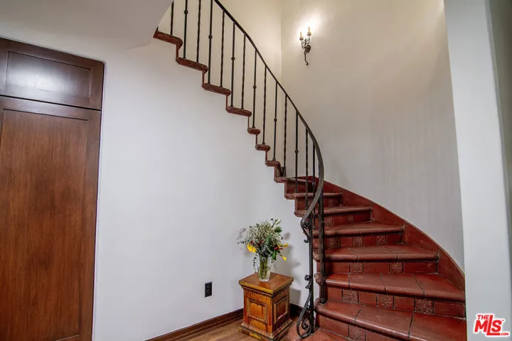 3475 N Knoll Drive, Los Angeles, California 90068