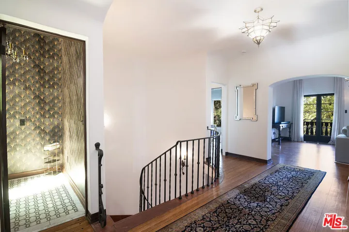3475 N Knoll Drive, Los Angeles, California 90068