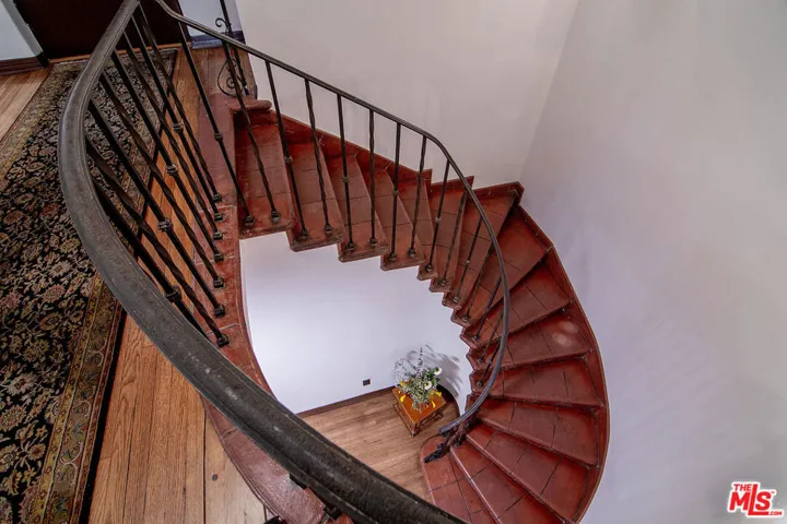 3475 N Knoll Drive, Los Angeles, California 90068