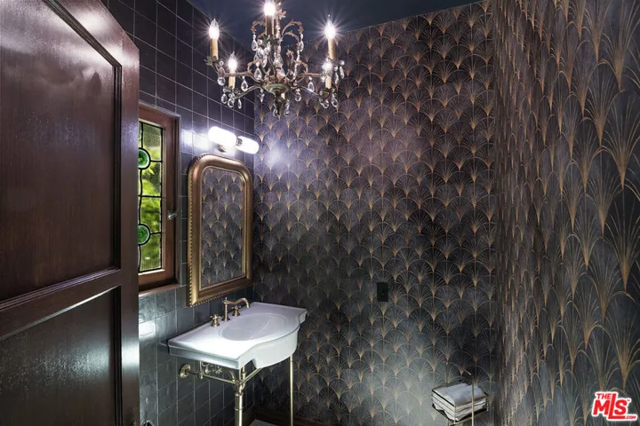 3475 N Knoll Drive, Los Angeles, California 90068