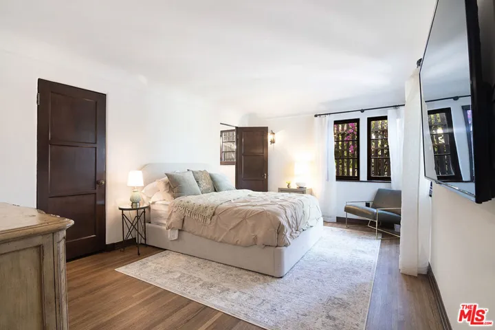 3475 N Knoll Drive, Los Angeles, California 90068