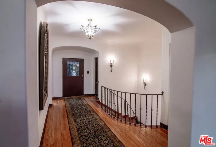 3475 N Knoll Drive, Los Angeles, California 90068