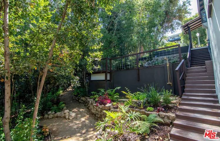 3475 N Knoll Drive, Los Angeles, California 90068