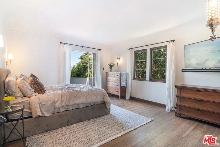 3475 N Knoll Drive, Los Angeles, California 90068
