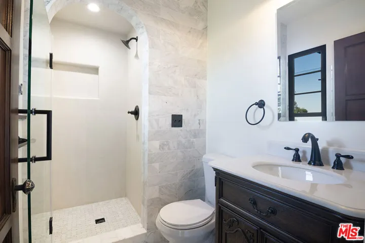 3475 N Knoll Drive, Los Angeles, California 90068