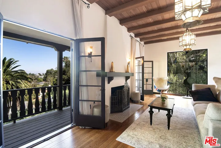 3475 N Knoll Drive, Los Angeles, California 90068