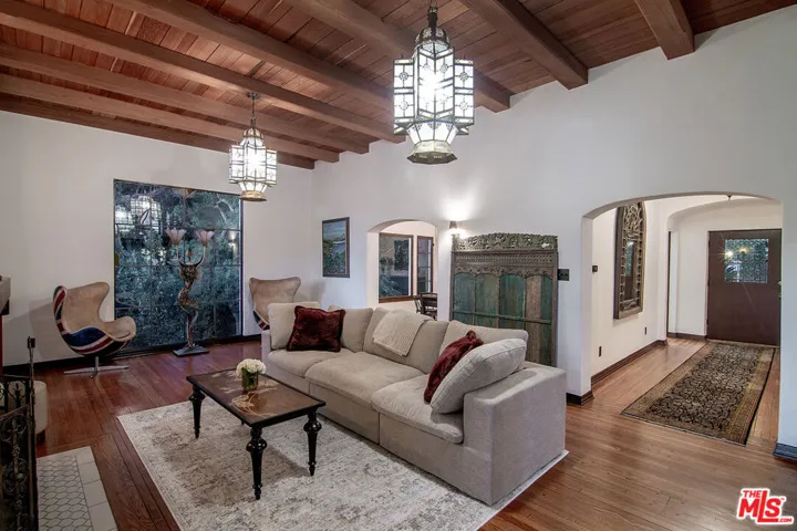 3475 N Knoll Drive, Los Angeles, California 90068