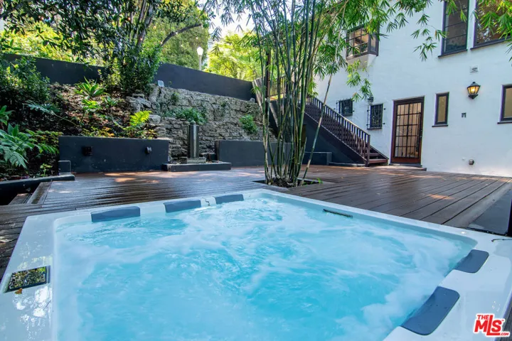 3475 N Knoll Drive, Los Angeles, California 90068