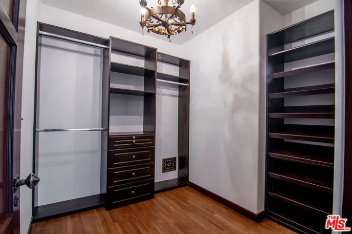 3475 N Knoll Drive, Los Angeles, California 90068