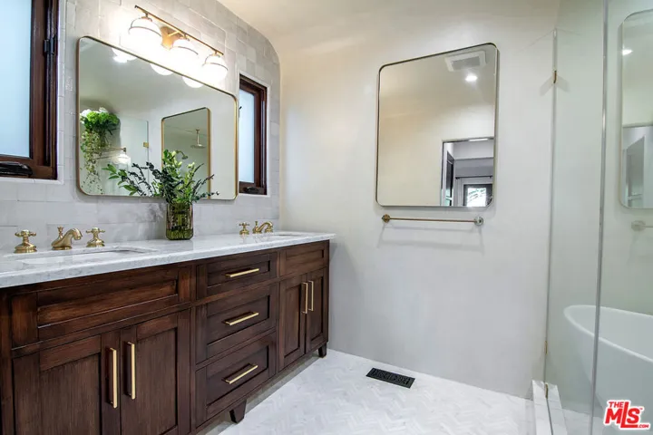3475 N Knoll Drive, Los Angeles, California 90068