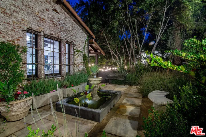3475 N Knoll Drive, Los Angeles, California 90068