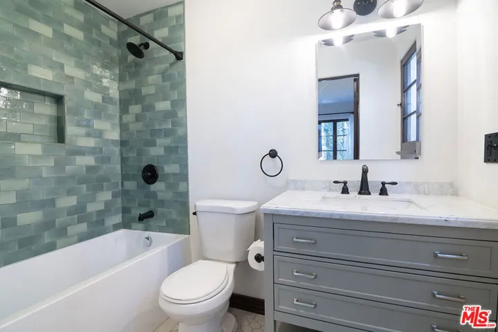 3475 N Knoll Drive, Los Angeles, California 90068