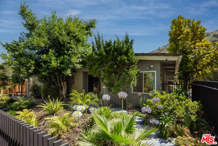7211 Chelan Way, Los Angeles, California 90068