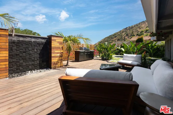 7211 Chelan Way, Los Angeles, California 90068