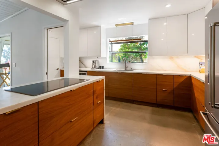 7211 Chelan Way, Los Angeles, California 90068