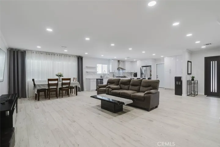 8963 Mclennan, Northridge, California 91343