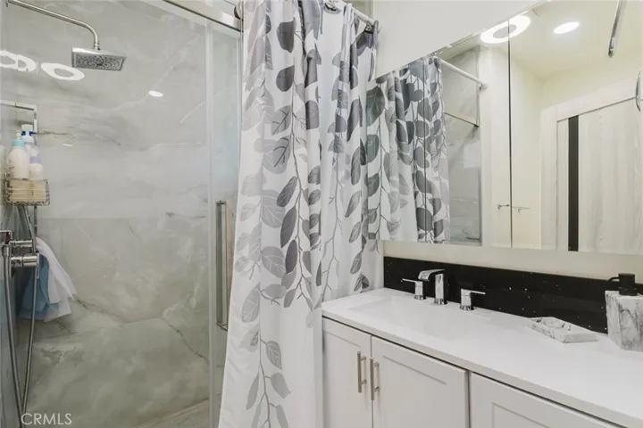 8963 Mclennan, Northridge, California 91343