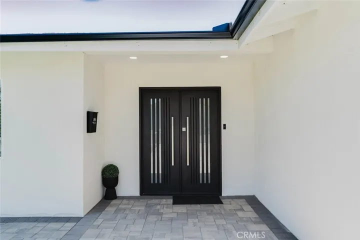 8963 Mclennan, Northridge, California 91343