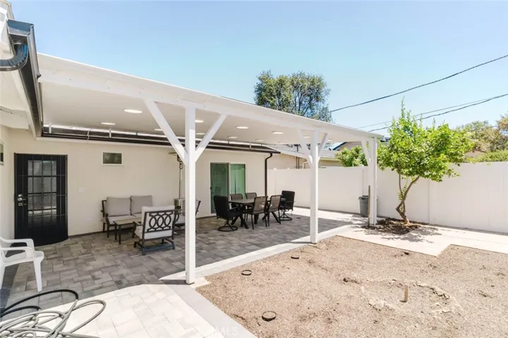8963 Mclennan, Northridge, California 91343