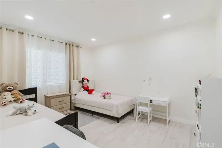 8963 Mclennan, Northridge, California 91343