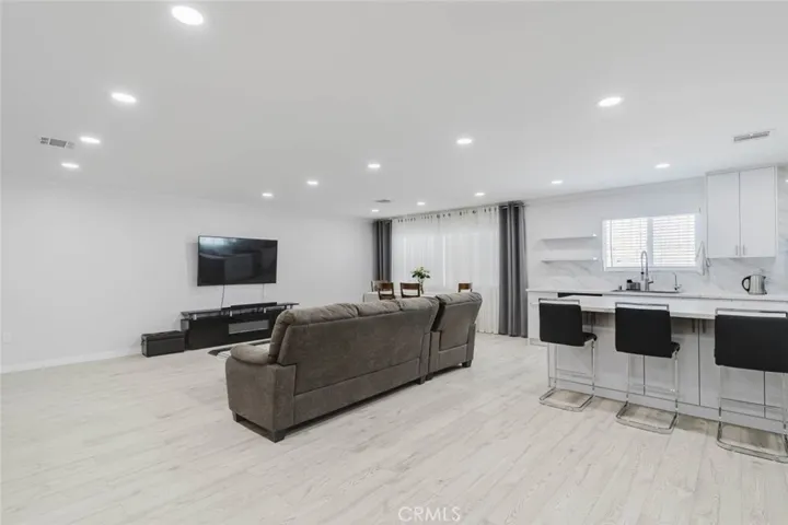 8963 Mclennan, Northridge, California 91343