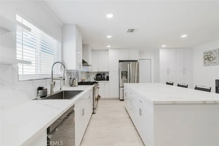 8963 Mclennan, Northridge, California 91343