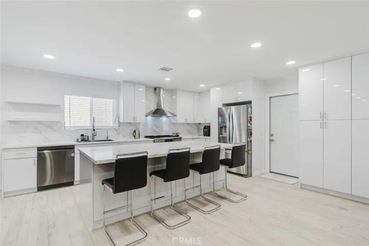 8963 Mclennan, Northridge, California 91343