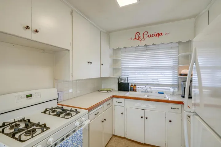 950 Portola, Del Rey Oaks, California 93940