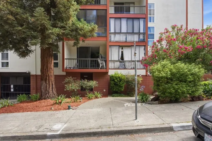 250 Whitmore Street 104, Oakland, California 94611