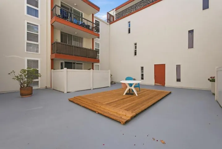250 Whitmore Street 104, Oakland, California 94611