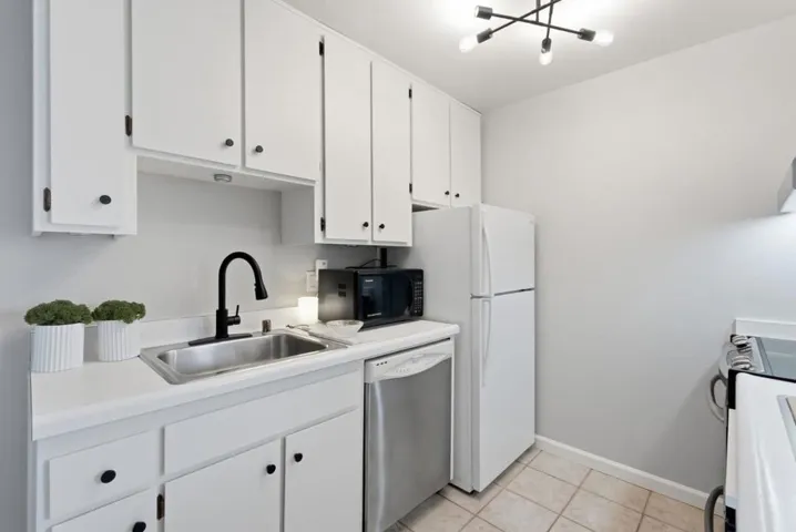250 Whitmore Street 104, Oakland, California 94611