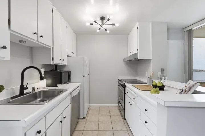 250 Whitmore Street 104, Oakland, California 94611