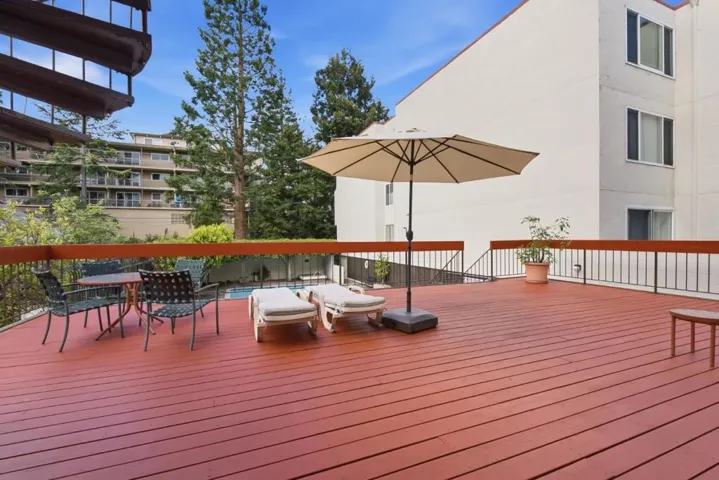 250 Whitmore Street 104, Oakland, California 94611