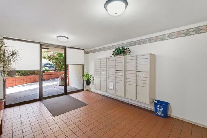 250 Whitmore Street 104, Oakland, California 94611